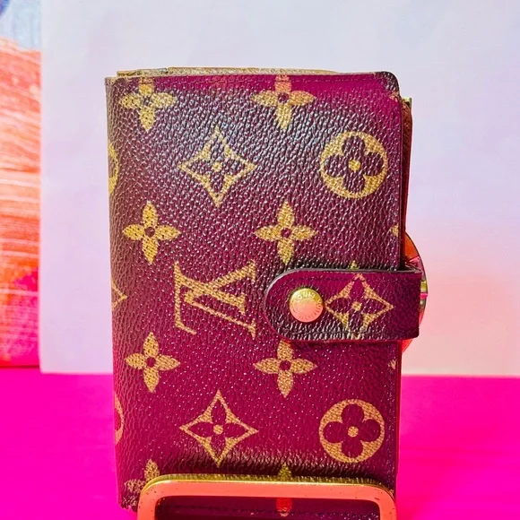 Louis Vuitton the Kisslock Brown Monograms Wallet - Picture 12 of 13
